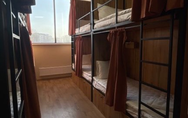Многоместная комната с двухъярусными кроватями в хостеле «Центральный» в Казани